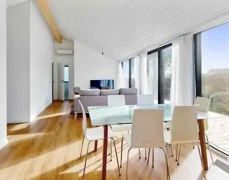 Stylish Near Cliffs Harbour Holiday home Havnelev