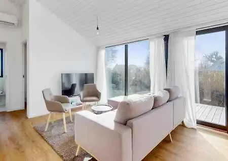 Stylish Near Cliffs Harbour *